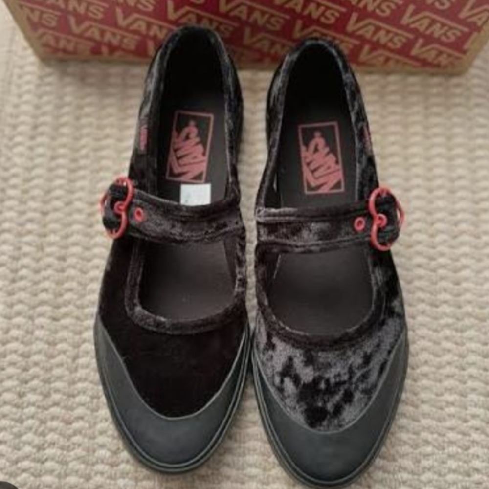 Vans Mary Jane Black Velvet Red Hearts Shoes size women 8